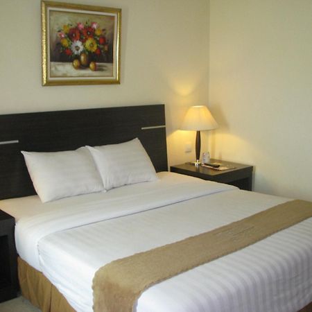 Grand Asia Hotel Giacarta Esterno foto