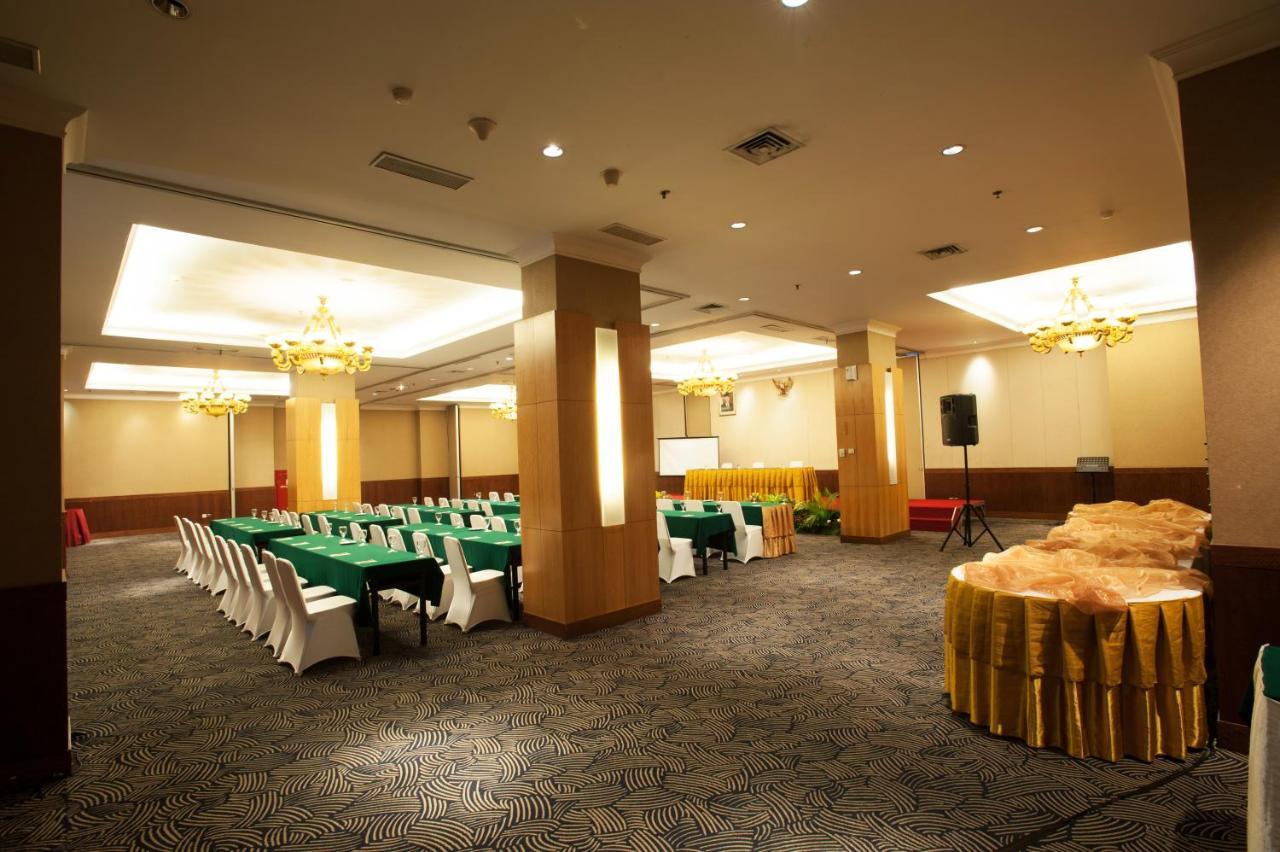 Grand Asia Hotel Giacarta Esterno foto
