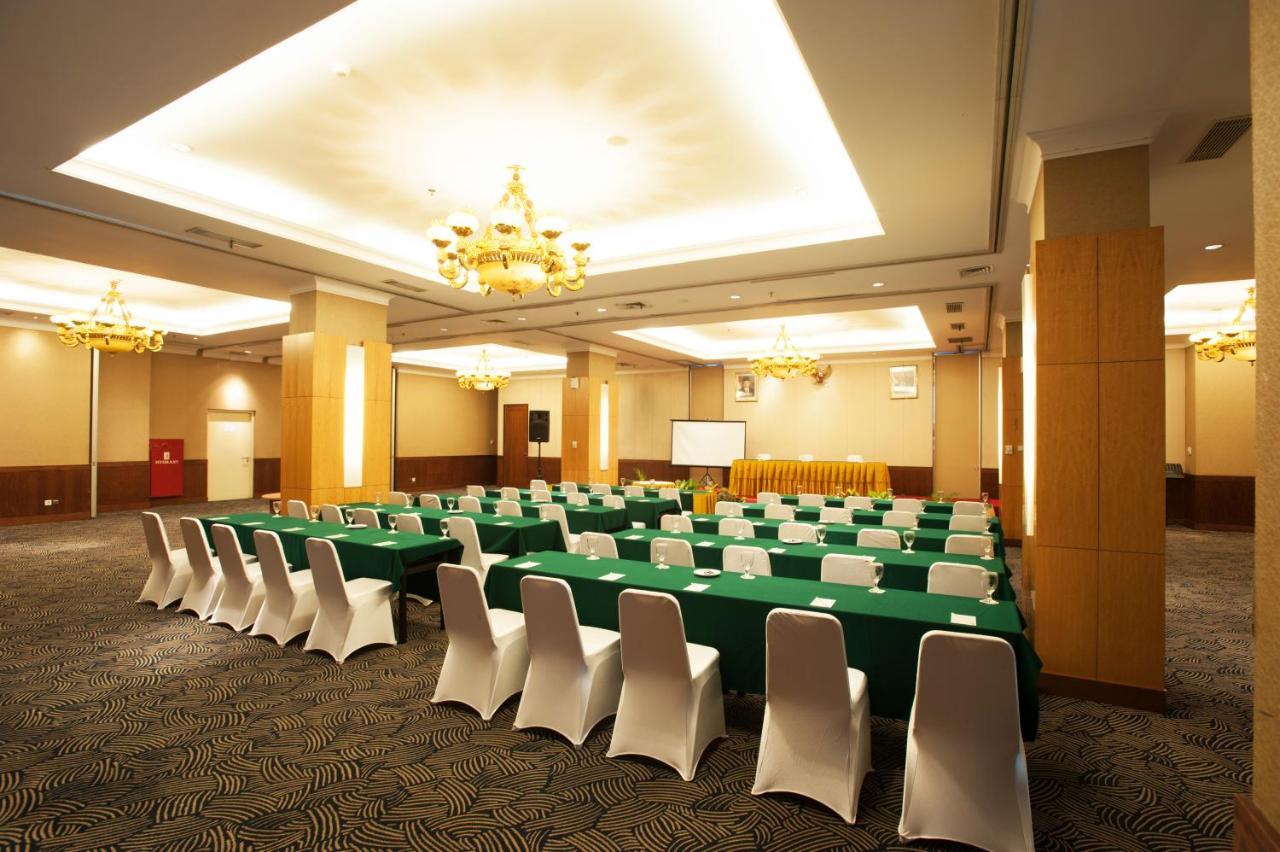 Grand Asia Hotel Giacarta Esterno foto