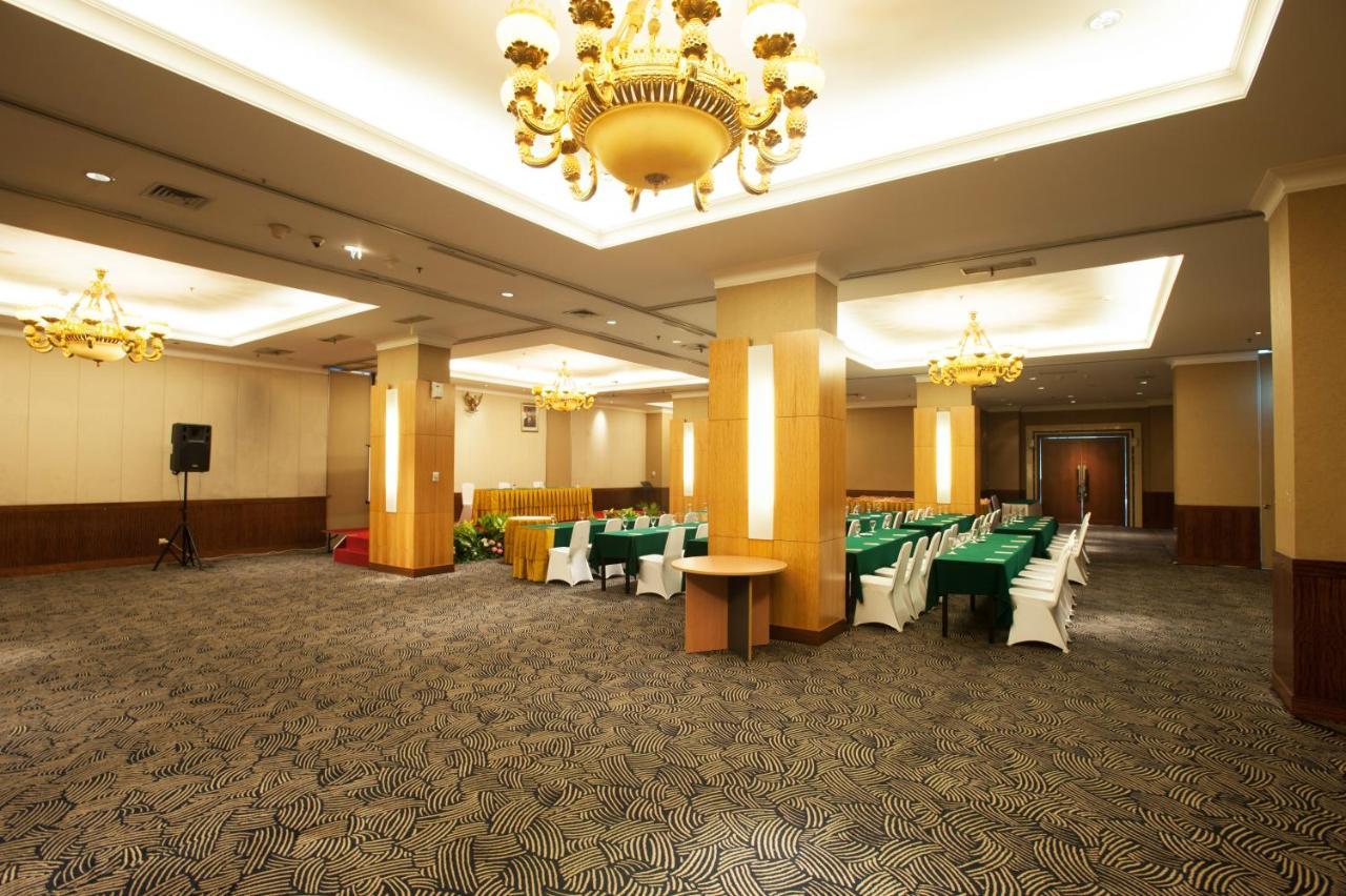 Grand Asia Hotel Giacarta Esterno foto