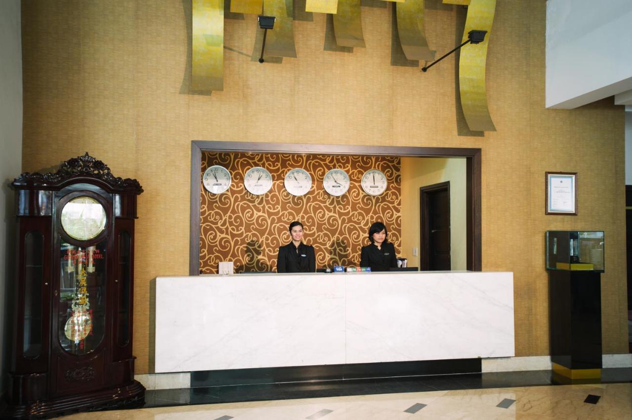 Grand Asia Hotel Giacarta Esterno foto