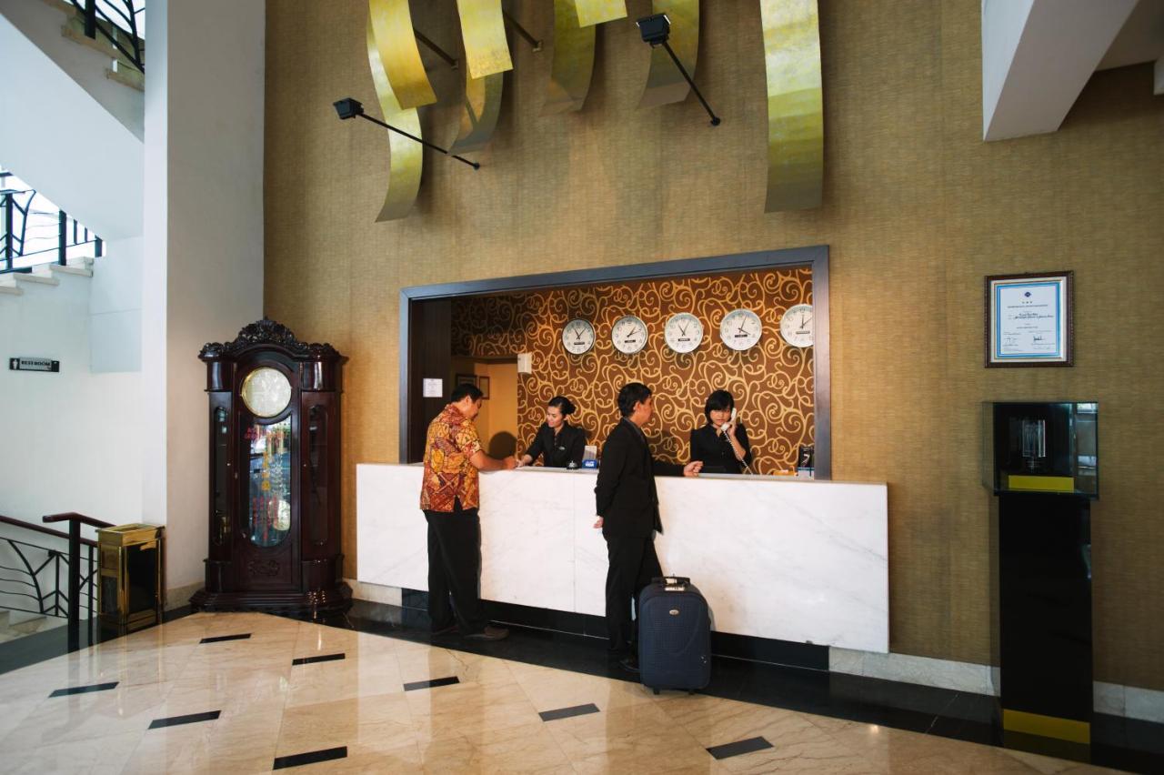 Grand Asia Hotel Giacarta Esterno foto