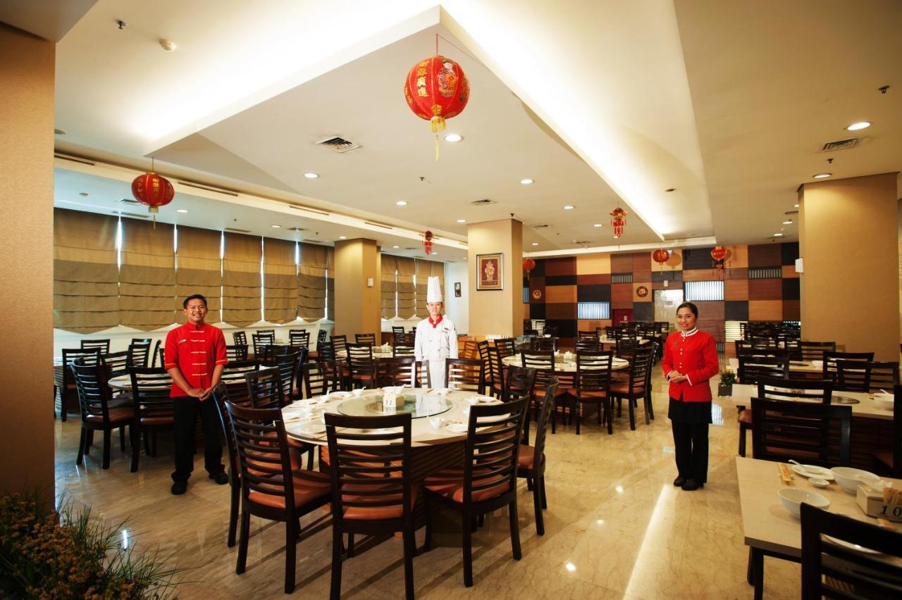 Grand Asia Hotel Giacarta Esterno foto