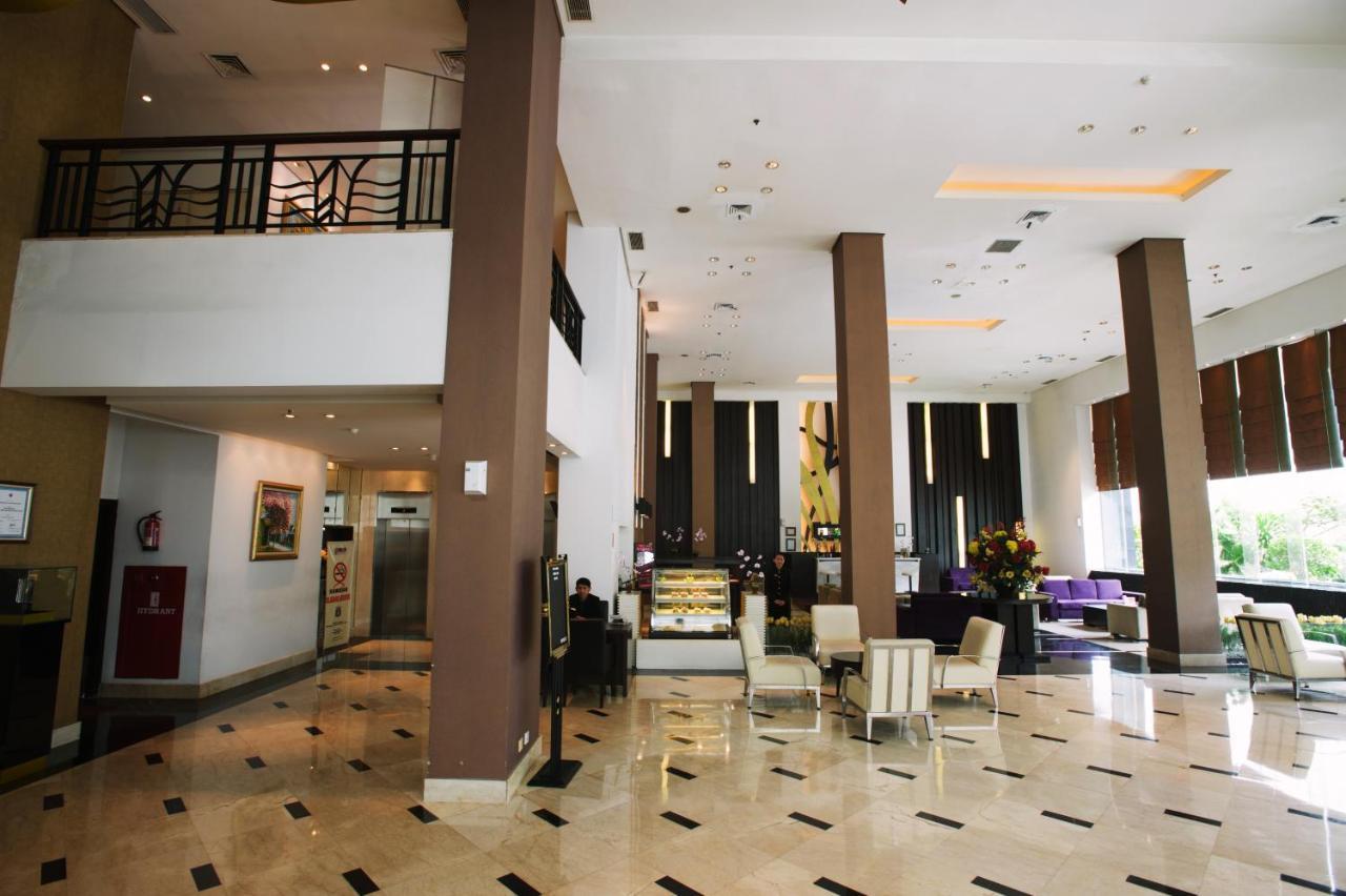 Grand Asia Hotel Giacarta Esterno foto
