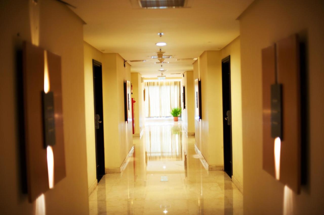 Grand Asia Hotel Giacarta Esterno foto