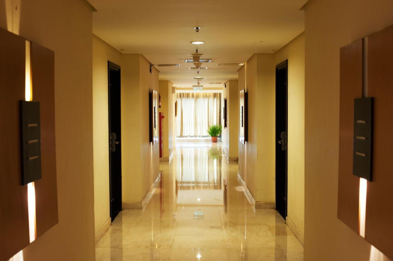 Grand Asia Hotel Giacarta Esterno foto