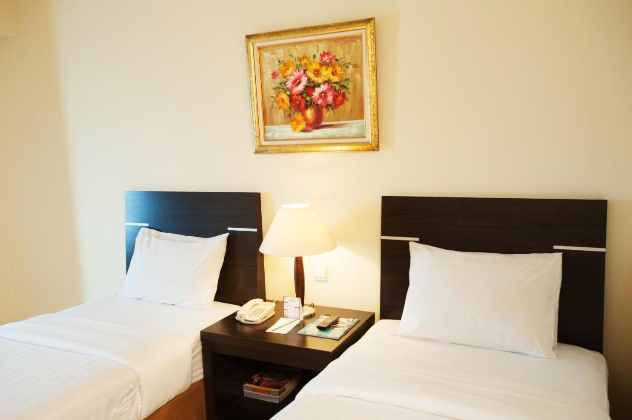 Grand Asia Hotel Giacarta Esterno foto