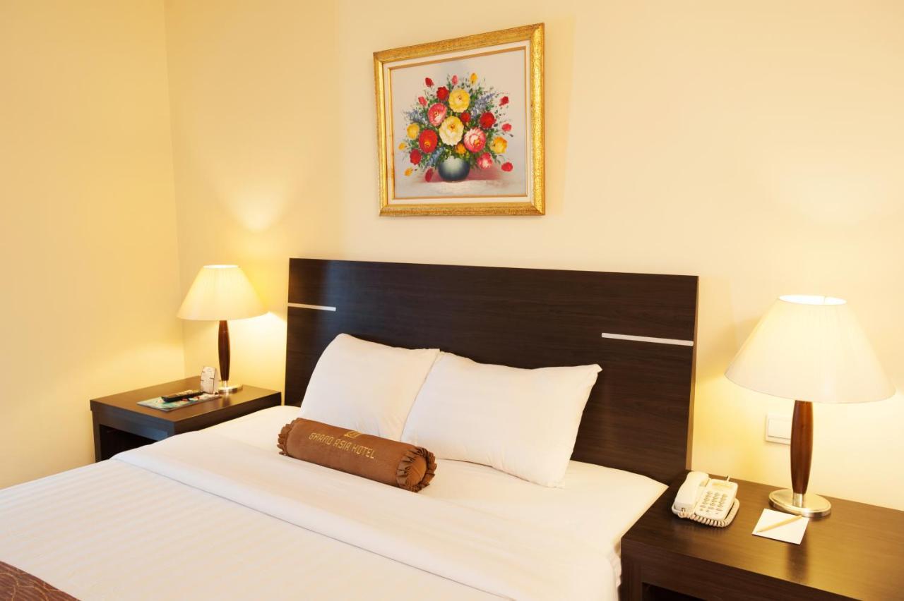 Grand Asia Hotel Giacarta Esterno foto