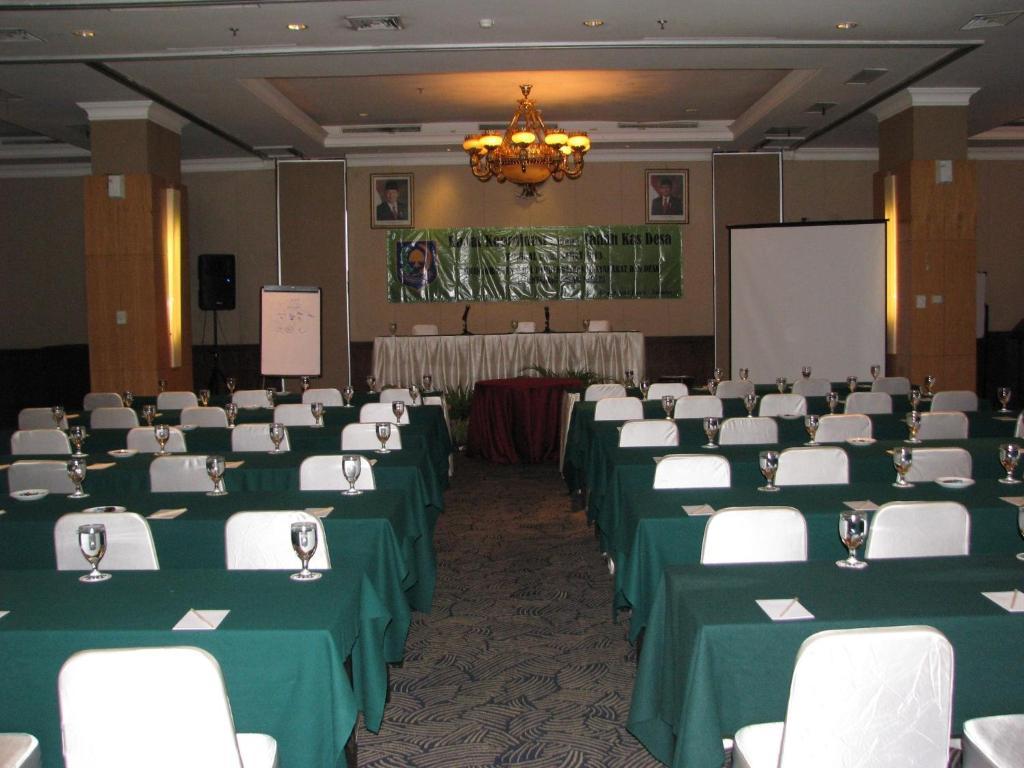 Grand Asia Hotel Giacarta Esterno foto