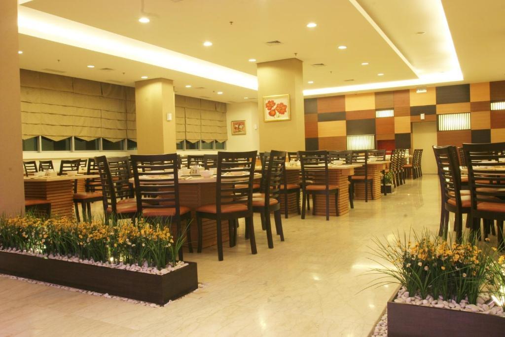 Grand Asia Hotel Giacarta Esterno foto