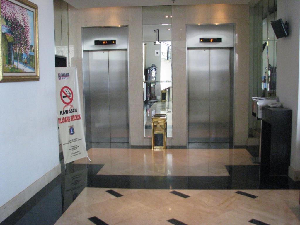Grand Asia Hotel Giacarta Esterno foto